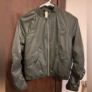 Lululemon lightweight windbreaker jacket size 2 in Green